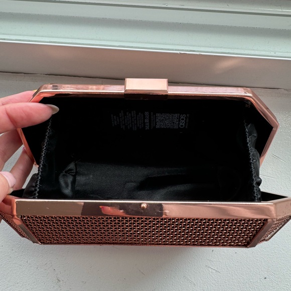 ASOS Design Grid Box Clutch Bag - Picture 2 of 3